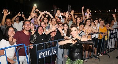 Burcu Güneş Hataylı hayranlarıyla buluştu