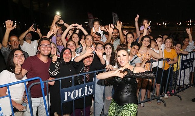 Burcu Güneş Hataylı hayranlarıyla buluştu
