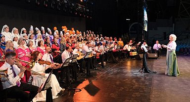 Bursa Açıkhava'da sahne kadınların