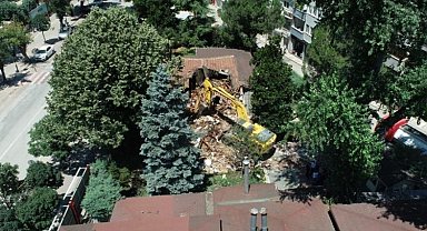 Bursa İnegöl'de kaymakamlık lojmanı yıkıldı