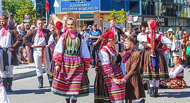 Bursa Karacabey'de Uluslararası Karagöz Halk Dansları rüzgârı