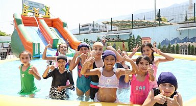 Bursa'da okul bahçesi tatil köyüne döndü