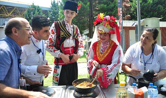 Bursa'da uluslararası dansçılardan mutfak hüneri