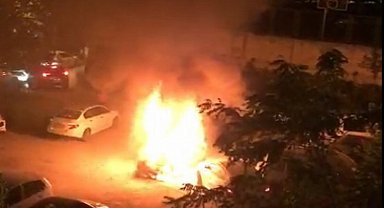 Bursa'nın göbeğinde araç alev alev yandı, mahalleli ayaklandı