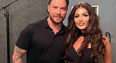 Caroline, Sinan Akçıl ile stüdyoya girdi... Klibinde gelinlik giyecek