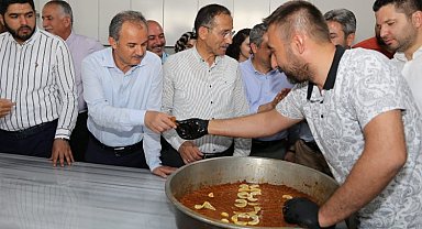 Çiğköftenin tadına ilk kez baktılar