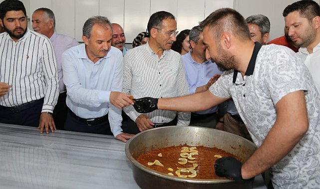 Çiğköftenin tadına ilk kez baktılar