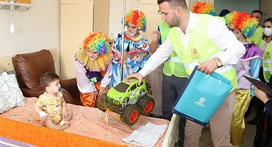 Çocuk hastalara bayram hediyesi