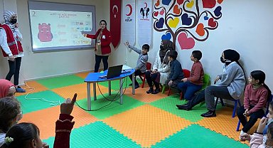 Çocuklar afetlere hazırlığı Kızılay'la öğreniyor