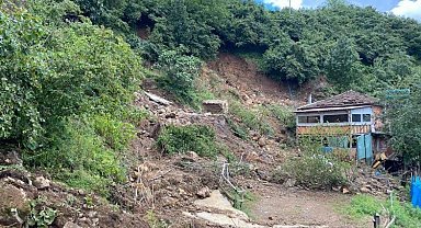 Dağ yola indi! Son yılların en büyük heyelanı