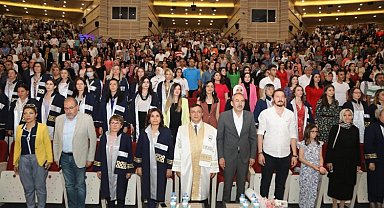 ERÜ Sağlık Bilimleri Fakültesi'nde mezuniyet heyecanı
