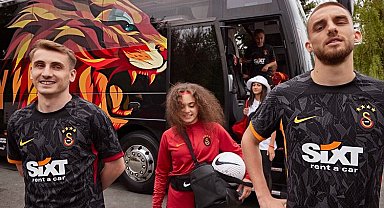 Galatasaray yeni formalarını tanıttı
