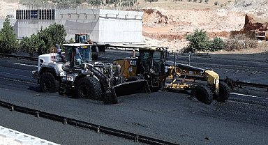 Gaziantep TAG Yolu'nda yaşanan atık sızıntısı temizliği sürüyor