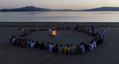 Hazar'da gençlerin kamp coşkusu