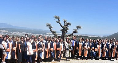 İzmir Demokrasi Üniversitesi'nden "Demokrasi Yürüyüşü"