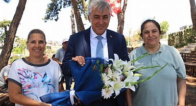 İzmir Güzelbahçe'de bayram sevinci