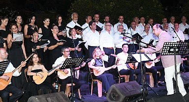 İzmir Karabağlar'da türkü dolu gece