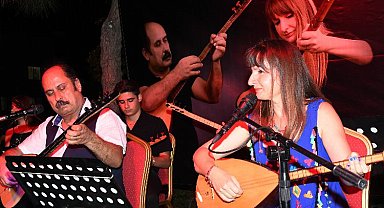 İzmir Karabağlar'da yaz coşkusu