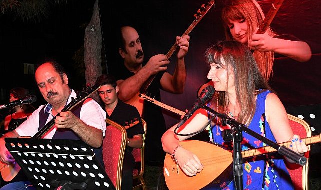 İzmir Karabağlar'da yaz coşkusu