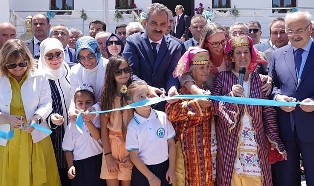 İzmir Urla'da 'Köy Yaşam Merkezi' açıldı