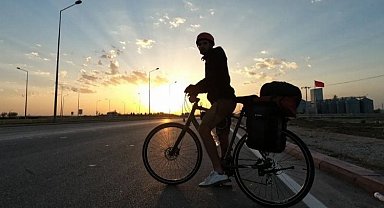 İzmir'den Ağrı'ya 24 gün pedal çevirdi
