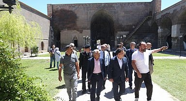 Kayseri protokolünden Karatay Hanı'na inceleme