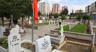 Kayseri Talas'ta mezarlıklara bakım