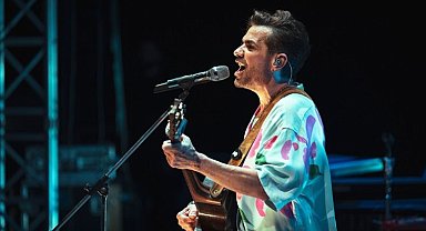 Kenan Doğulu tatilcileri coşturdu