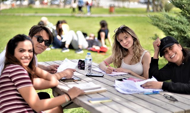 KKTC'de her üç öğrenciden biri tam burslu