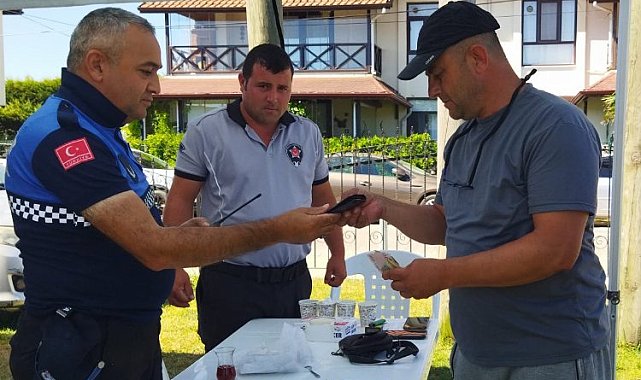 Kocaeli Büyükşehir Zabıtası para dolu çantayı sahibine ulaştırdı