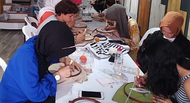 Kocaeli İzmit'te kadınlar el emeği öğreniyor