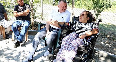 Kocaeli'de Spina Bifida hastası Aslıhan'ı duygulandıran ziyaret