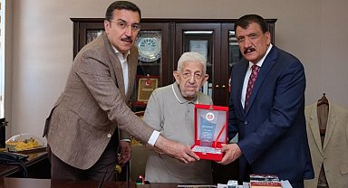 Malatya'dan 'Kernek Ödülü' Recai Kutan'a