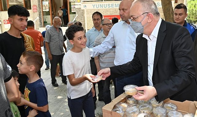 Manisa'da Başkan Ergün'den arife günü helva ikramı