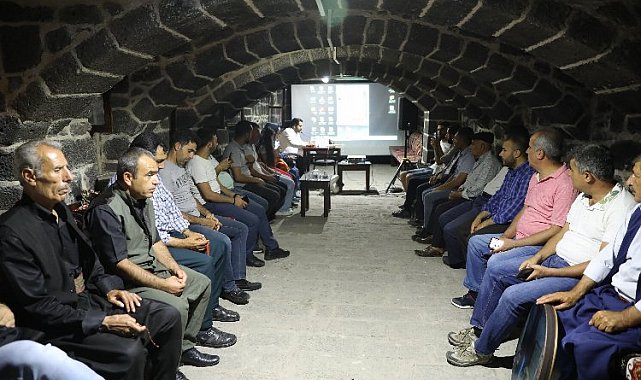 "Melayê Cizîrî'nin Hayatı ve Şiirleri-Dengbêjler" söyleşisi