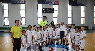 Memduh Büyükılıç Kayserili miniklerle buluştu