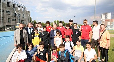 Memduh Büyükkılıç gençlere sahip çıkıyor