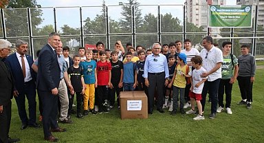 Memduh Büyükkılıç'tan amatör kulüplere destek