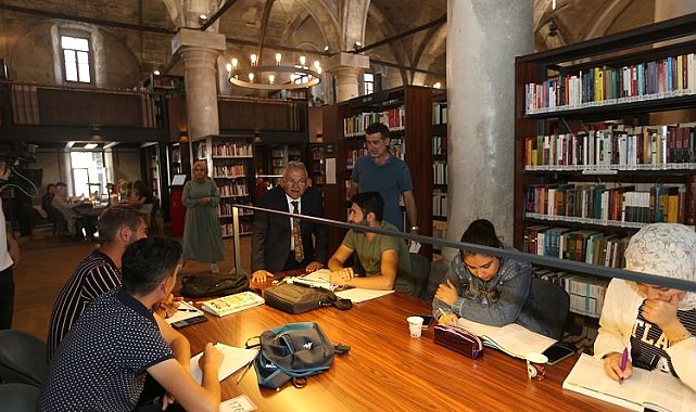 Memduh Büyükkılıç'tan Kayseri Kütüphanesi'ne ziyaret
