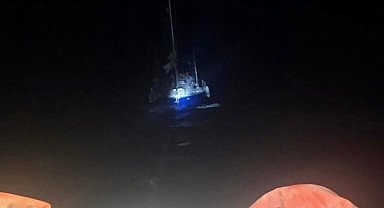 Muğla Bodrum açıklarında sürüklenen tekneyi KEGM kurtardı