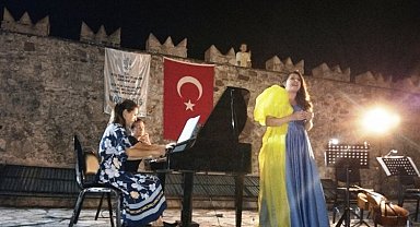 Muğla Marmaris 'barış' şarkılarıyla çınladı