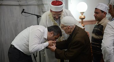 Oktay Yılmaz vatandaşlarla bayramlaştı