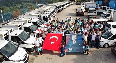 Önce bayramlaştılar, sonra temizliğe…