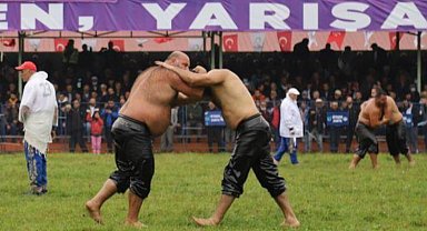 Perşembe Yaylası'nda tarihi gün! Pehlivanlar kıyasıya yarıştı