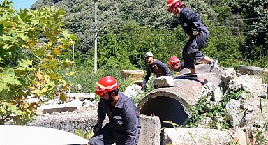 Sakarya'nın SABAK'ı enkazda nefes kesti
