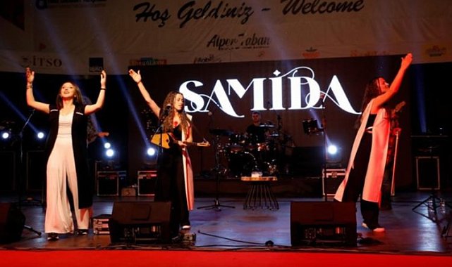 Samida Bursa'da İnegöllü hayranlarıyla buluştu