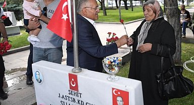 Şehitliklerde buruk bayram