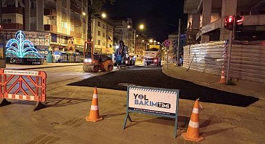 Trafiğe engel olmamak için gece yarısı asfalt