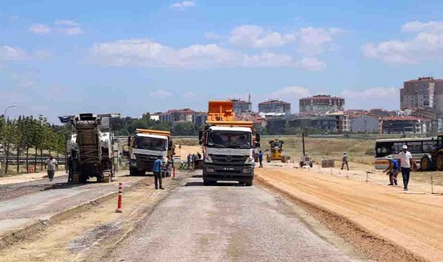 Trafiğe kapatılan yolda yoğun çalışma