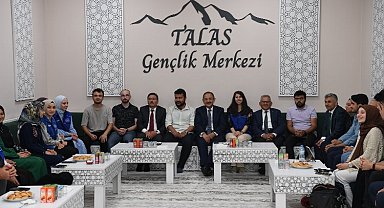 Üniversite adaylarına Memduh Büyükkılıç'tan davet